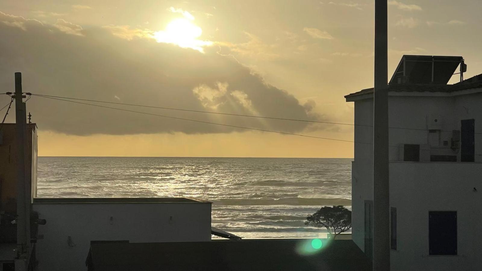 Koru House Torvaianica Villa Bagian luar foto